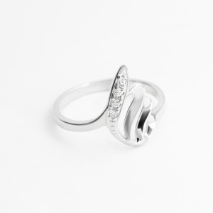 Серебряное кольцо с белыми фианитами  (КК2Ф/009)