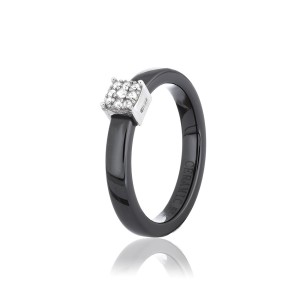 Серебряное кольцо с фианитами и черной керамикой (К2ФК/1013)