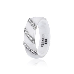 Серебряное кольцо с фианитами и белой керамикой (КК2ФК1/1008)