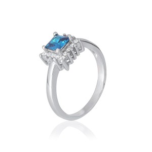 Серебряное кольцо с голубыми фианитами (КК2ФЛТ/473)