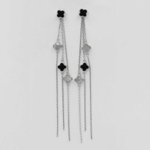 Серебряные серьги покрытые родием со вставкой перламутр/оникс (С2ПО/1409)