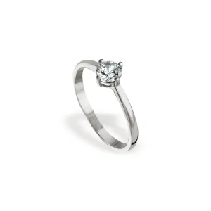 Серебряное кольцо на помолвку с одним камнем