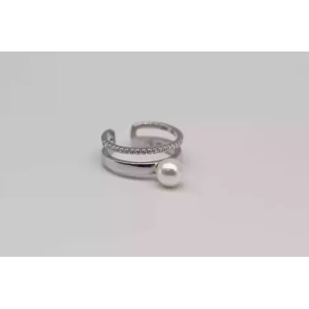 Серебряное кольцо с жемчугом и белыми фианитами