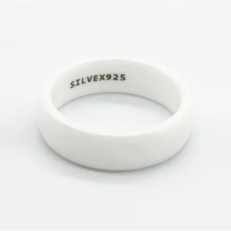 Каблучка з білої кераміки