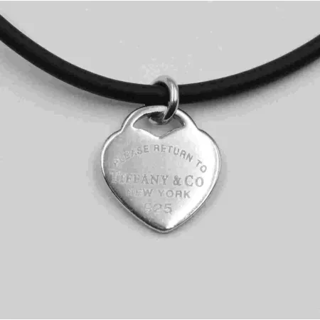 Срібне кольє з сердечком з каучуковим шнурком