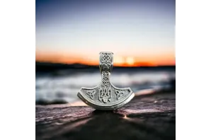 Історія та символіка срібних кулонів